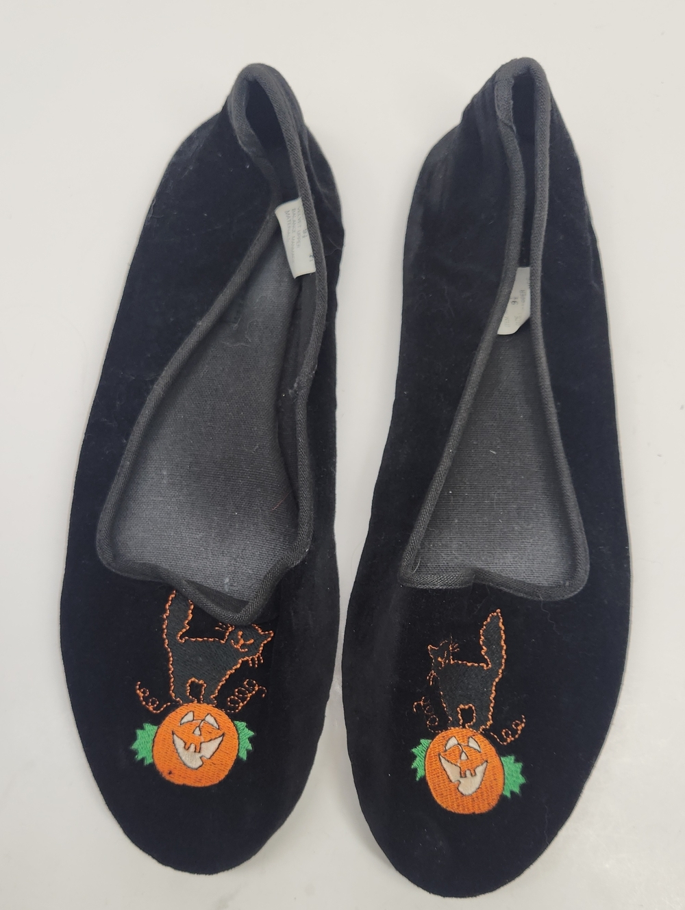 Black Velvet Halloween Slip-On Flats with Embroidered Pumpkin Sz 9.5